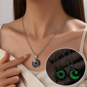 สร้อยคอคู่เรืองแสงรูปพระจันทร์คู่ของผู้หญิงผู้ชายปรับได้ Kalung Baja Tahan Karat สวยงามสร้อยคออเนกประสงค์ของขวัญแฟชั่นสำหรับทุกวัน