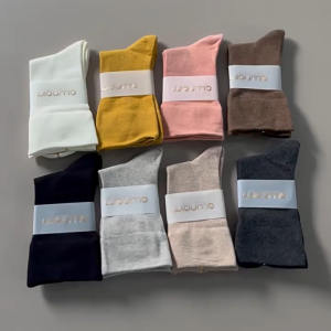 CEEKEY ถุงเท้าเด็กฤดูใบไม้ร่วงฤดูหนาวกลางถุงเท้าผู้หญิงสีทึบหลายร้อยชุดลำลองถุงเท้าเทรนด์กีฬาดูดซับเหงื่อผ้าฝ้าย