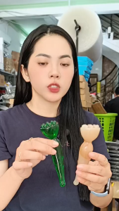 Dụng Cụ Massage Bằng Nhựa Hình Đài Sen 9 Đầu Bi Dài 13Cm