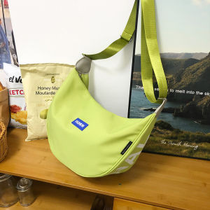 กระเป๋าผ้าใบทรงเกี๊ยวความจุขนาดใหญ่ ผู้หญิง กระเป๋าสะพายข้างเพื่อการพักผ่อน หลากหลาย Ins กระเป๋าสะพายไหล่เดี่ยวสําหรับการแต่งหน้าในชั้นเรียน