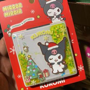 Sanrio Characters 2X Magnifying Glass Folding Mirror กระจกพับสำหรับเติมเครื่องสำอาง ขนาดพกพา ลายฤดูใบไม้ผลิ ของเล่น ของตกแต่งบ้าน ของเล่น