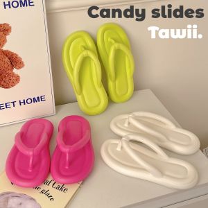 Stylish Women's Beach Sandals: A Guide to Comfortable & Fashionable Summer Footwear