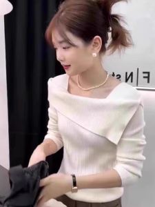 เสื้อถักคอวีแขนยาวผู้หญิง เสื้อชั้นในรัดรูปฤดูใบไม้ร่วงและฤดูหนาว ทรงเข้ารูป แขนยาว ปกติ สีพื้น แฟชั่นเกาหลี