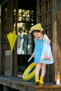 Blue Summer Vacation Dress for Girls Beach Outing Durable Cotton Material Korean Style No Sleeve V-Neck Dress Suitable for Ages 3-12