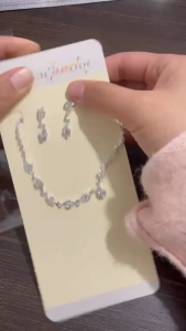 YADORNOS Set Anting Kalung Berlian Imitasi Wanita Anting Kalung Permukaan Halus Sederhana Tahan Lama untuk Hadiah Ulang Tahun Natal Hari Valentine