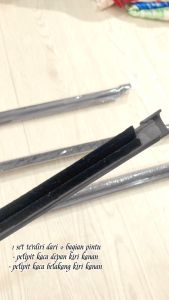 Pelipit Luar Kaca Pintu Mobil Nissan Navara