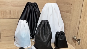 10ใบ/แพ็ค ถุงผ้าหูรูด ใส่ของ เชือกรูด2 ข้าง ขนาดเล็ก ใหญ่ สีขาว ดำ ผ้าสปันบอนด์เนื้อดี ไม่บาง พร้อมส่ง