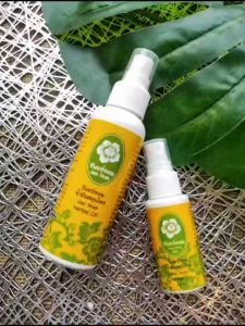 สเปรย์น้ำมันนวด จันทร์หอม (Janhom) มอยเจอร์ ออย Massage Moiture OIl 80.ml จำนวน 3 ขวด แถม 3 ขวด