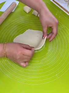 Silicone Baking MatNon-Stick Silicone Baking Pastry MatReusableBaking Pastry Mat with Rolling Pin and Baking Cutter