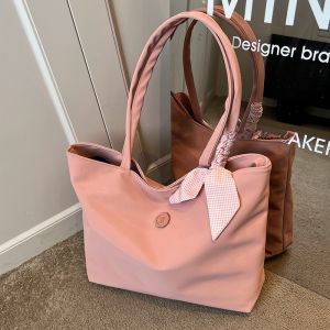 Large Capacity Fashionable Commuter Tote Bag Womens Casual Single Shoulder Bag for Class And Travel Nylon Material Zipper Closure