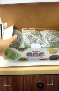 Bộ 3 lọ đựng gia vị thủy tinh  kèm thìa nắp bật thông minh nhãn hiệu PinCai