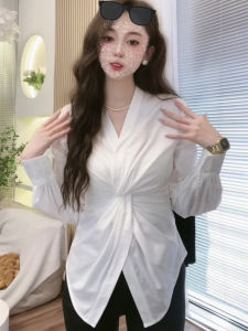 เสื้อเชิ้ตคอวีแขนยาวสีขาวสำหรับผู้หญิง ทรงเข้ารูป เอวเข้ารูป ดีไซน์ปุ่ม ทรงเข้ารูป สไตล์เกาหลี ฤดูใบไม้ผลิและฤดูร้อน 2025