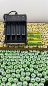 XINYIHANG 4-Slot USB Smart Charger for AA/AAA Ni-MH Rechargeable Batteries Fast Charging Auto Stop Multi-Protection