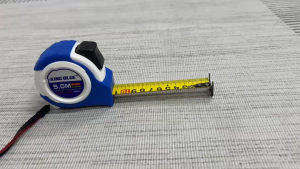 Thước cuộn tự hãm Kingblue MD-50.25 có khoá chống trượt kích thước 5mx25mm 2 mặt lỗ ban