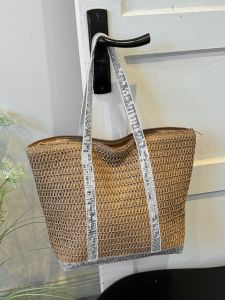 กระเป๋าถือทรงกลมความจุขนาดใหญ่สำหรับผู้หญิง กระเป๋าสะพายไหล่แบบถักแบบใหม่ปี 2025 กระเป๋าถือสไตล์ฤดูใบไม้ผลิสำหรับผู้หญิง