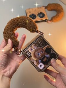 เคสโทรศัพท์มือถือสำหรับ Xiaomi MIX Flip เคสพิมพ์ลายลาบูบู้สีน้ำตาล พร้อมสายคล้องมือ