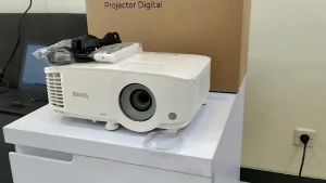 Proyektor BenQ MH733