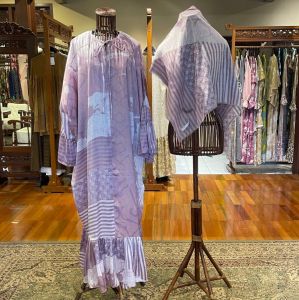 Nada Set Dress + Jilbab by Dian Pelangi LIMITED EDITION Setelan Busana Muslim Baju Maxi Gamis Kaftan Abaya Gaun Outfit Busui Pesta Pernikahan Kondangan Lebaran Wanita Hijaber Cantik Anggun Modis Modern Simple Elegan Mewah Model Korea Terbaru Motif Abstrak