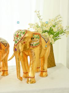 ช้างทอง เสริมฮวงจุ้ย ค้าขาย ร่ำรวย ฟอยล์สีทอง ช้างมงคลแกะสลัก สีไม้ช้างน้อย วางไว้บนโต๊ะ แกะสลักไม้ เทพเจ้าแห่งความมั่งคั่ง