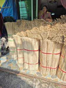 ตอกมัดข้าว ไม้ไผ่บง ความยาว80-90ซม. 1000เส้น (ตอกใหม่ๆ) ใช้สำหรับมัดข้าว1รอบ