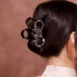 Elegant Swallowtail Hair Clip Womens New 2025 Shark Clamp Fresh out Korean Style Freshwater Pearl Ball Head Accessory