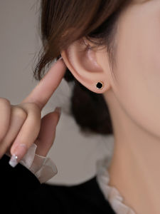 Elegant Black Geometric Square Womens Ear Studs S999 Pure Silver Needle Ear Cuff Tiny Luxury Fashion Jewelry New Model