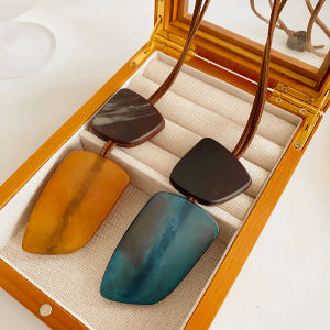 Vintage Irregular Smuding Acrylic Pendant Necklaces for Women Simple Long Rope Smuding Sweater Chain Trendy Accessory K1