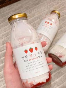 South Korea 500ml Cows Milk Bottle Net Red Strawberry Milkshake Yogurt Empty Glass Bottle with Lid Milk Bottle Thickened Sealed Bottle
