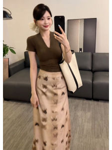 YUEZHONGWEI | Áo thun nữ tay ngắn cổ chữ V ôm vừa vặn màu trơn mùa hè phong cách Hàn Quốc thường ngày thường ngày