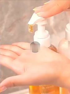 (BUY 2 FREE 1) Syampu Ginseng Kawalan Minyak Menghilangkan Kelemumur Mencerahkan Hitam Menyuburkan dengan Ekstrak Tumbuhan Gebu Penjagaan Rambut Licin dan Sutera therapeutic hair shampoo karuchiragam shampoo