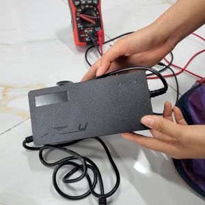 Sạc pin máy khoan 21V Pin Lithium 5S 3.7V 21V 3A Jack DC tự ngắt khi đầy