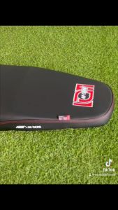 เบาโปรตีน เอกนาทอง รุ่น เวฟ 100 - 110 เก่า ไฟหน้าตาคู่ เบาะทรงกลาง ผ้าเรดเดอร์ดำ ตะเข็บคู่ด้ายแดง ริบบิ้นเอกนักเลงเบาะ