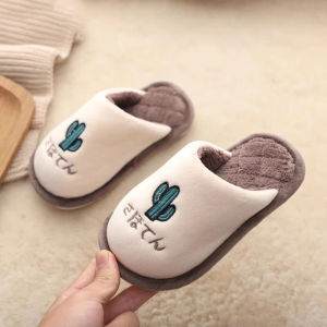 รองเท้าแตะผ้าฝ้ายบุขนแกะสำหรับเด็ก รองเท้าแตะสำหรับใส่ในบ้าน รองเท้าแตะพื้นนุ่มกันลื่น รองเท้าแตะผู้ชายฤดูใบไม้ร่วง รองเท้าแตะผู้หญิงฤดูหนาว รองเท้าแตะบุขนแกะแบบสวมหัว สวมใส่สบาย