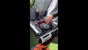 Cục Đẩy Liền Công Suất CM4X1000 - 4 Kênh 64 Sò 16 Tụ Biến Áp Xuyến Công Suất 1000W X 1 Kênh Chơi Được Loa 4 Tấc - 5 Tấc Bảo Hành 12 Tháng