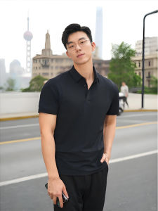 เสื้อโปโลผู้ชายแขนสั้นสีดำฤดูร้อน มีสไตล์ วัยผู้ใหญ่คอปกหนักเสื้อยืดลำลองแฟชั่น โพลีเอสเตอร์ ไฟเบอร์