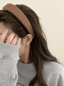 หมวกคล้องผมยางยืดขอบกว้างสำหรับผู้หญิง ทรงเรียบง่าย เหมาะกับทุกฤดูกาล สำหรับผู้หญิง หมวกคล้องผมแบบหนีบผมสำหรับการรินหน้า