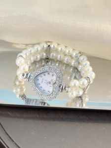 Ladies Dual-Tone Pearl Elastic Lazy Band Watch Heart-Embedded Diamond Case Arabic Numerals Dial Fashion Simple Quartz Movement