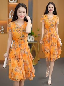 ชุดเดรสผ้าชีฟองลายดอกไม้สำหรับคุณแม่ แขนสั้น กระโปรงทรงเอ เอวสูง กระโปรงทรงครึ่งตัว ฤดูร้อน 2025 ชุดเดรสผู้หญิงสุดหรูหรา