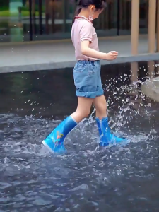 Childrens Rain Boots For Kids Cute Cartoon Shoe Cover for Boys Girls Outdoor Thick Non-Slip Waterproof Reusable Shoe Covers