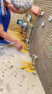 Dụng cụ kích nâng gạch ốp lát tường con đội kê gạch men ốp tường loại 3 trụ