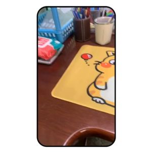 PetPlanet19 แผ่นรองเม้า ลายน่ารัก สบายตา แผ่นรองคีย์บอร์ด ยางติดแน่น ทำความสะอาดง่าย