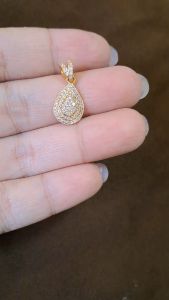 Liontin Cantik Oval Mini Full Kristal Titanium 22 K (Emas)