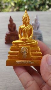 หลวงพ่อโสธรองคพระคู่บ้านคู่เมืองแปดริ้ว พระพุทธรูป หลวงพ่อโสธร องค์เล็ก ตั้งหน้ารถ โต๊ะทำงาน