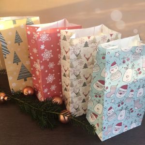 24pcs Christmas Kraft Paper Candy Cookies Bag Santa Claus Snowman Treat Bag Gift Bag Christmas Party Home Decor New Year Navidad