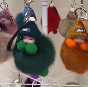 พวงกุญแจตุ๊กตา Sleeping Baby กระเป๋าถือ Charm ตกแต่งจี้ นุ่มน่ารัก พวงกุญแจตุ๊กตาปอมปอม ขนฟู น่ารัก พร้อมส่งที่ไทย