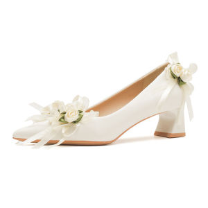 รองเท้าแตะส้นสูงแบบสวมสำหรับเจ้าสาวสีขาว ทรงหัวแหลม พื้นยาง รองเท้าแตะผู้หญิง ฤดูใบไม้ร่วง/ฤดูหนาว รองเท้าคู่สำหรับสาวน้อย