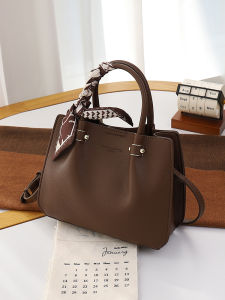 Elegant Womens Shoulder Bag Commuter Tote Soft PU Leather Korean Style Versatile Crossbody Handbag for Office And Travel