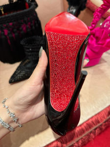 ยุโรปและอเมริกาสไตล์ใหม่ Pointed Toe สีดำ สีแดงด้านล่าง Rhinestone รองเท้าส้นสูงผู้หญิงส้นบาง < Ne2> < Ne1> ถุงน่อง Professional เดินทางรองเท้าเดียว