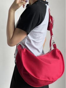 กระเป๋าสะพายข้างผ้าแคนวาสแบบลำลองสำหรับนักเรียน ความจุขนาดใหญ่ สีแดง กระเป๋าถือผู้หญิง กระเป๋าสะพายข้างแบบลำลอง กระเป๋าถือแบบอเนกประสงค์