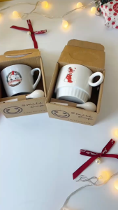 Set Quà Giáng Sinh Đẹp – Cốc Sứ Họa Tiết Tất Noel Kèm Thìa & Gấu Bông LILA NECOCGAU25